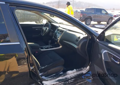 2015 Nissan Altima 2.5/S/Sv/Sl z USA, uszkodzony, nr VIN 1N4AL3AP9FC208478